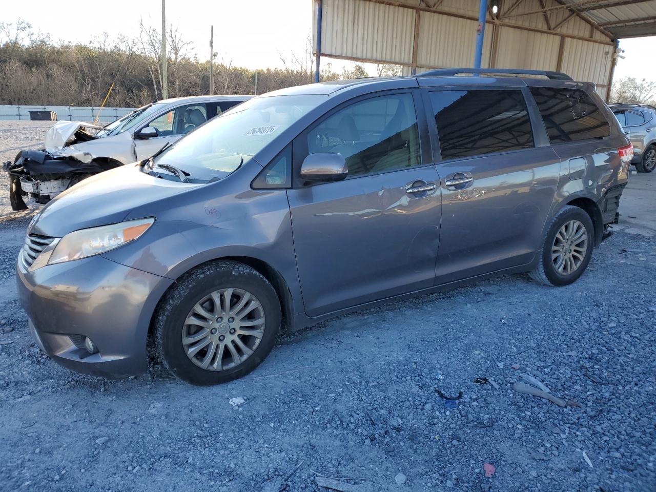 TOYOTA SIENNA XLE 2014