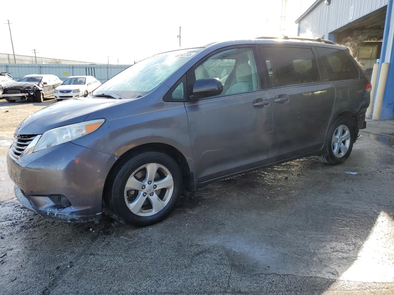 TOYOTA SIENNA LE 2013