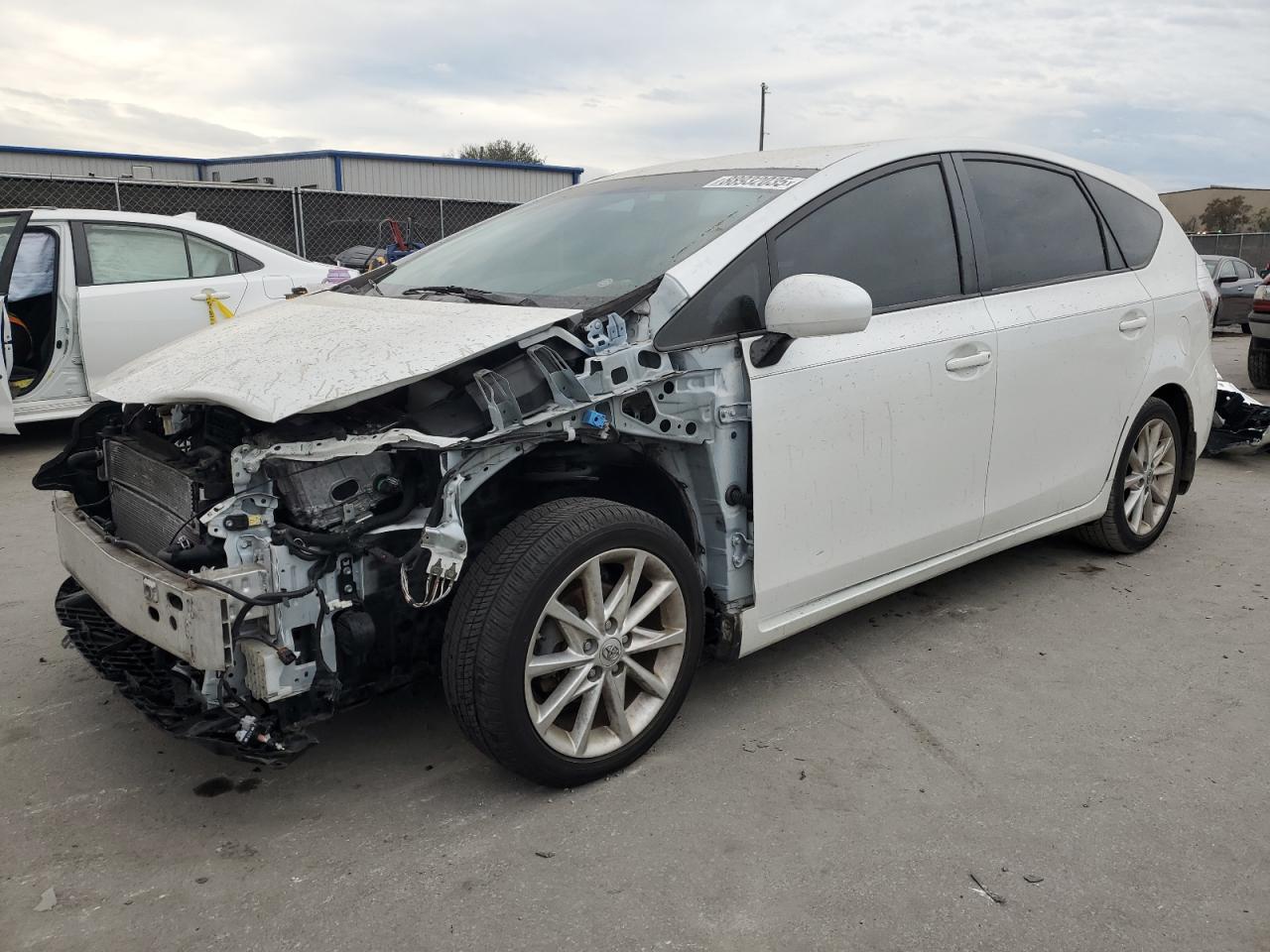 TOYOTA PRIUS V 2013