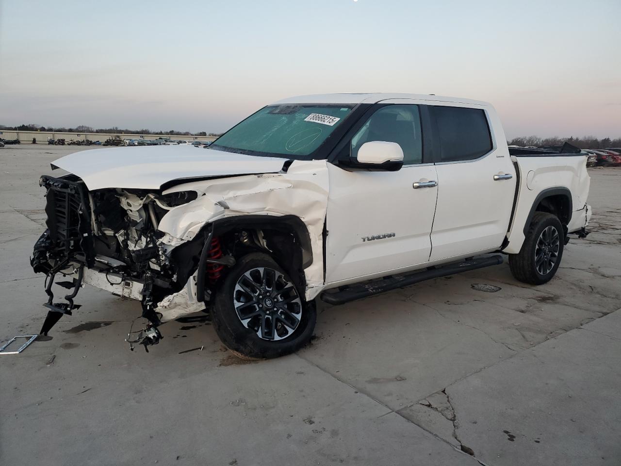 TOYOTA TUNDRA CRE 2025