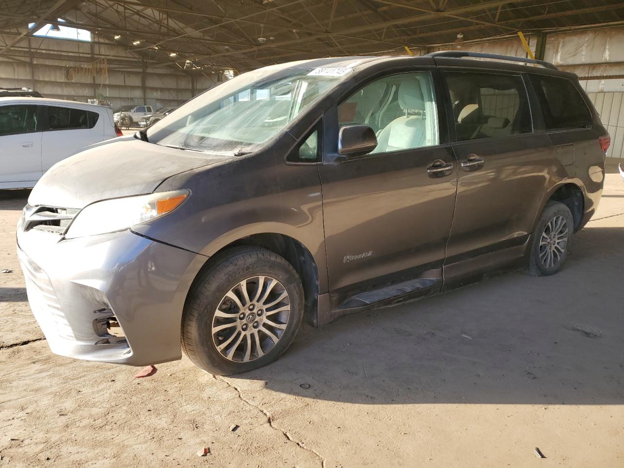 TOYOTA SIENNA XLE 2019