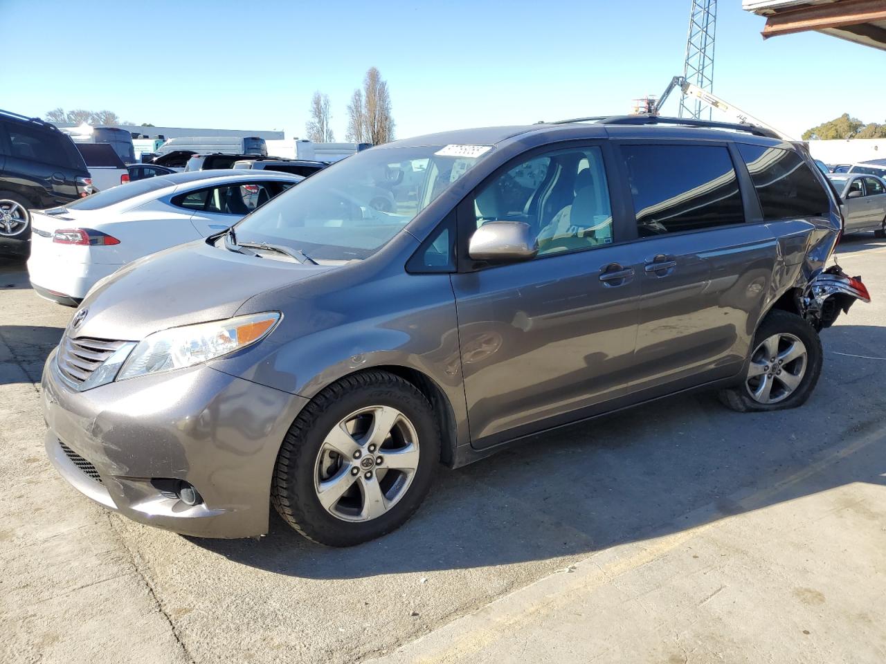 TOYOTA SIENNA LE 2017