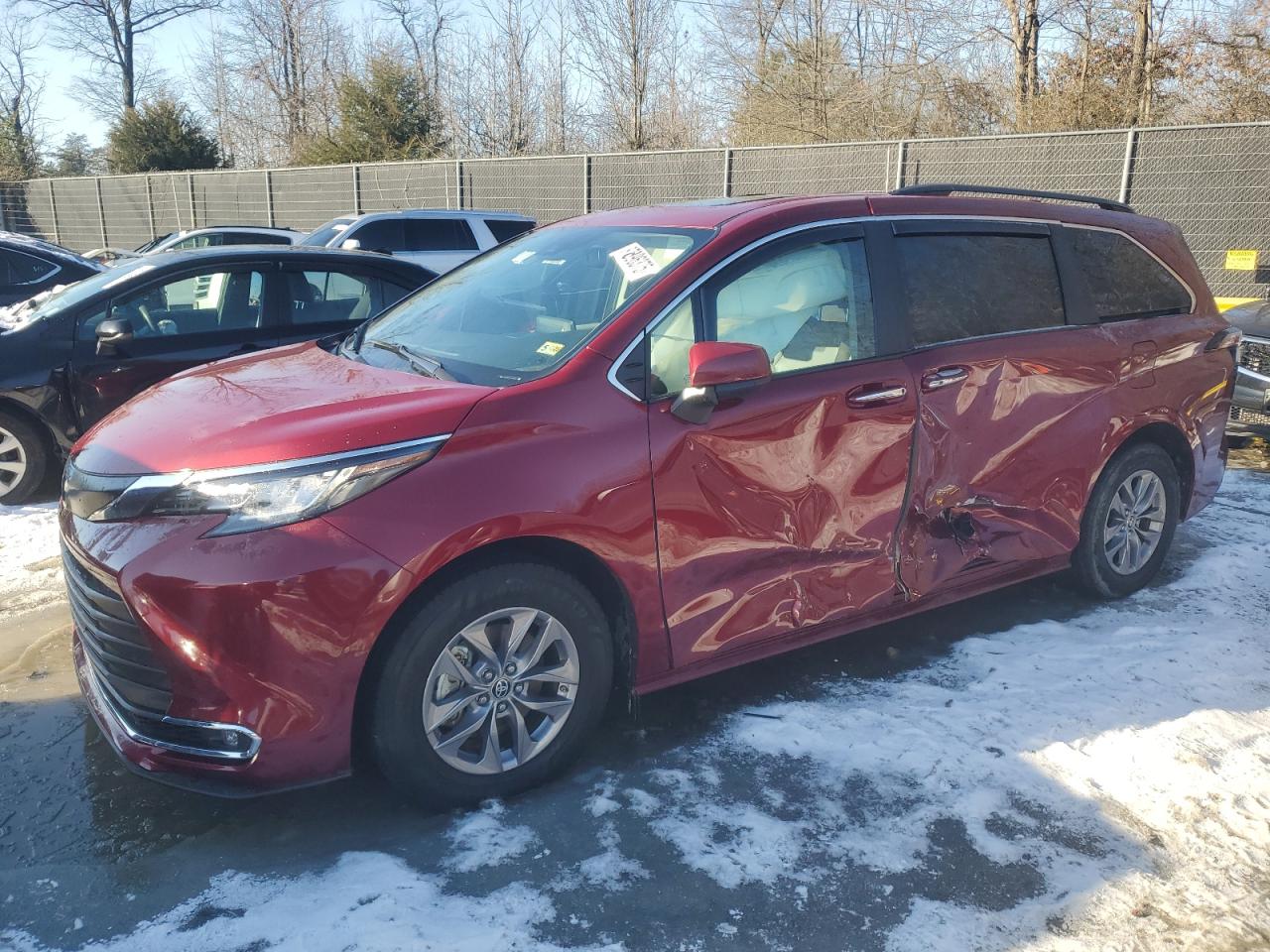 TOYOTA SIENNA XLE 2023