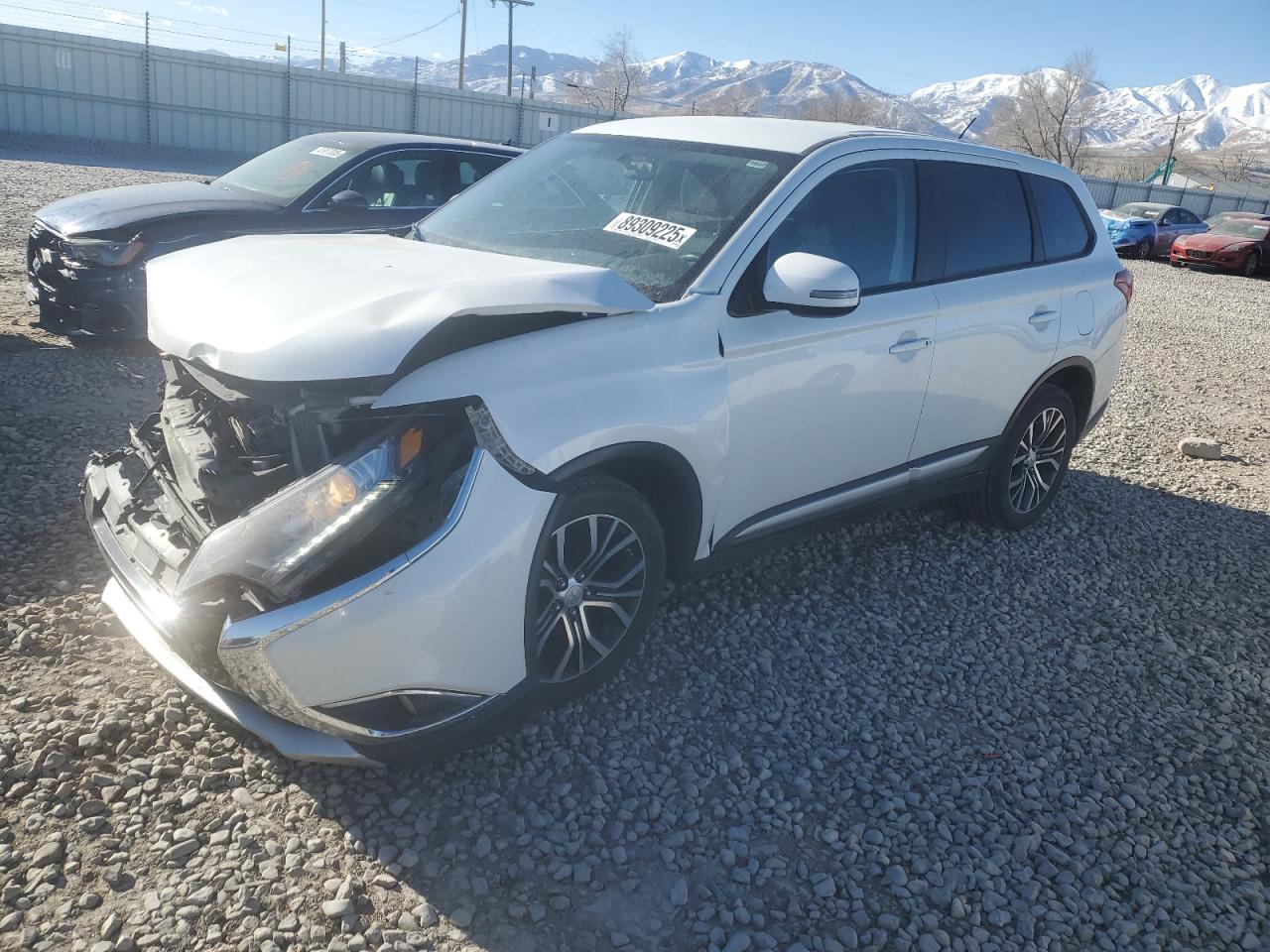 MITSUBISHI OUTLANDER 2016