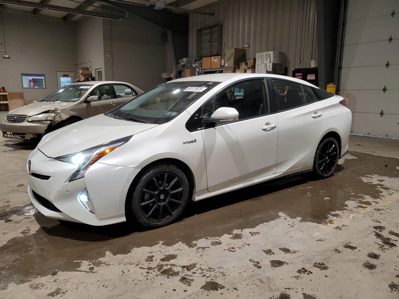 TOYOTA PRIUS 2017