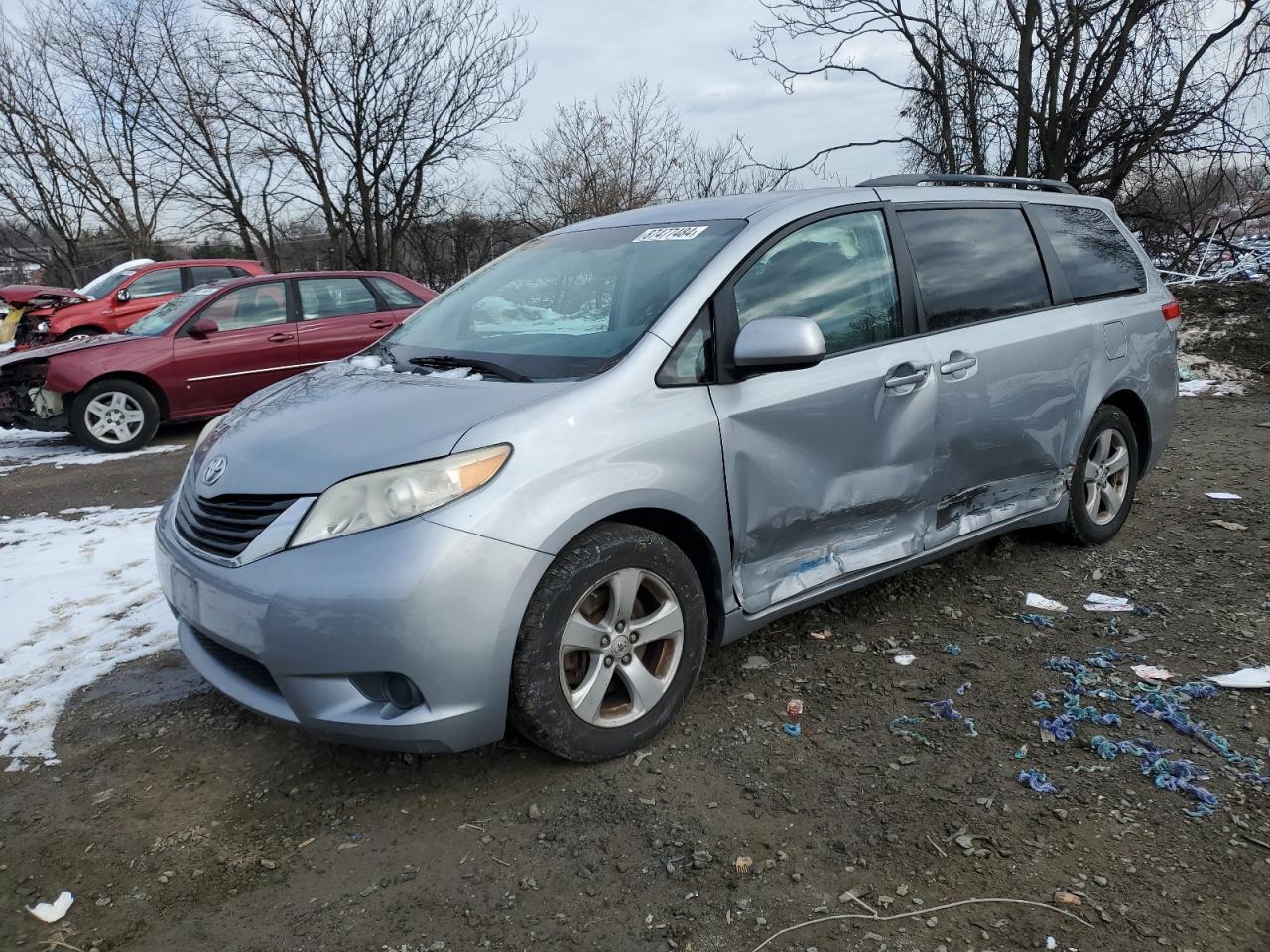 TOYOTA SIENNA LE 2013