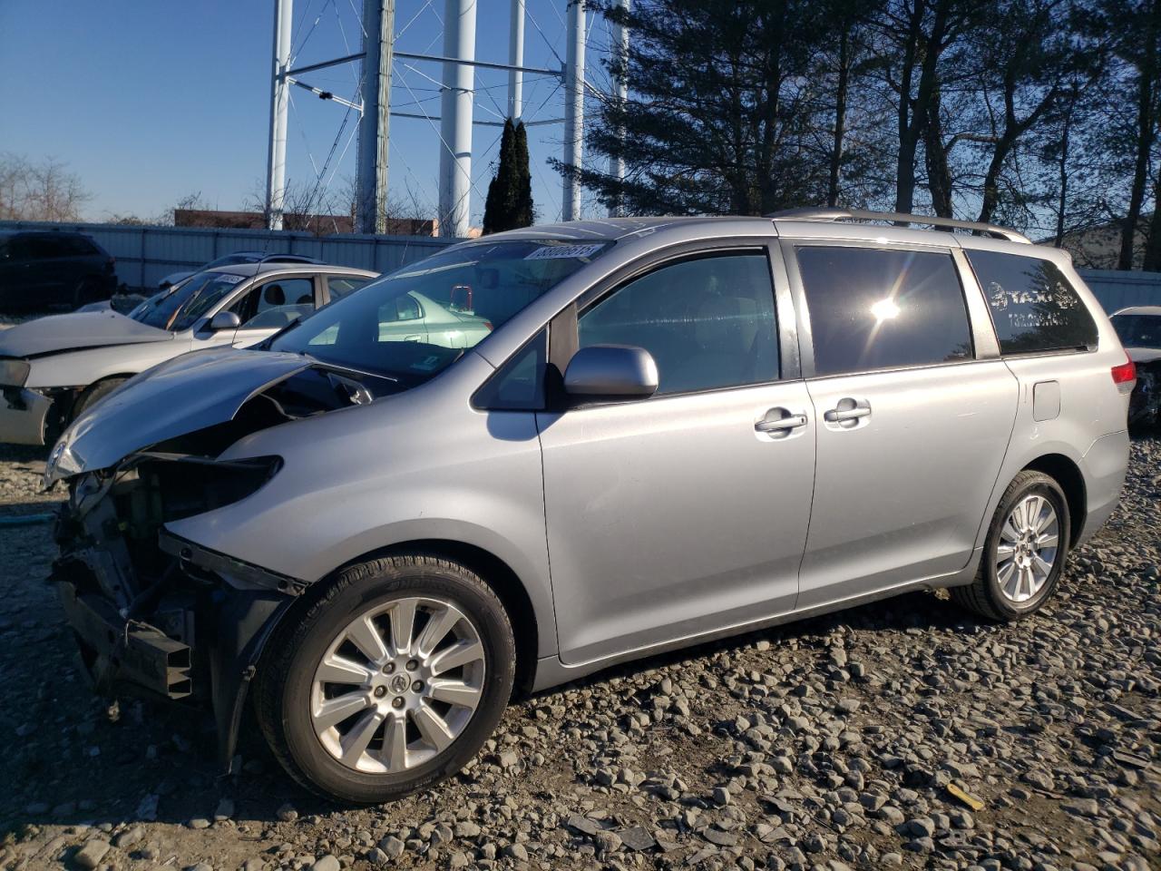 TOYOTA SIENNA LE 2014