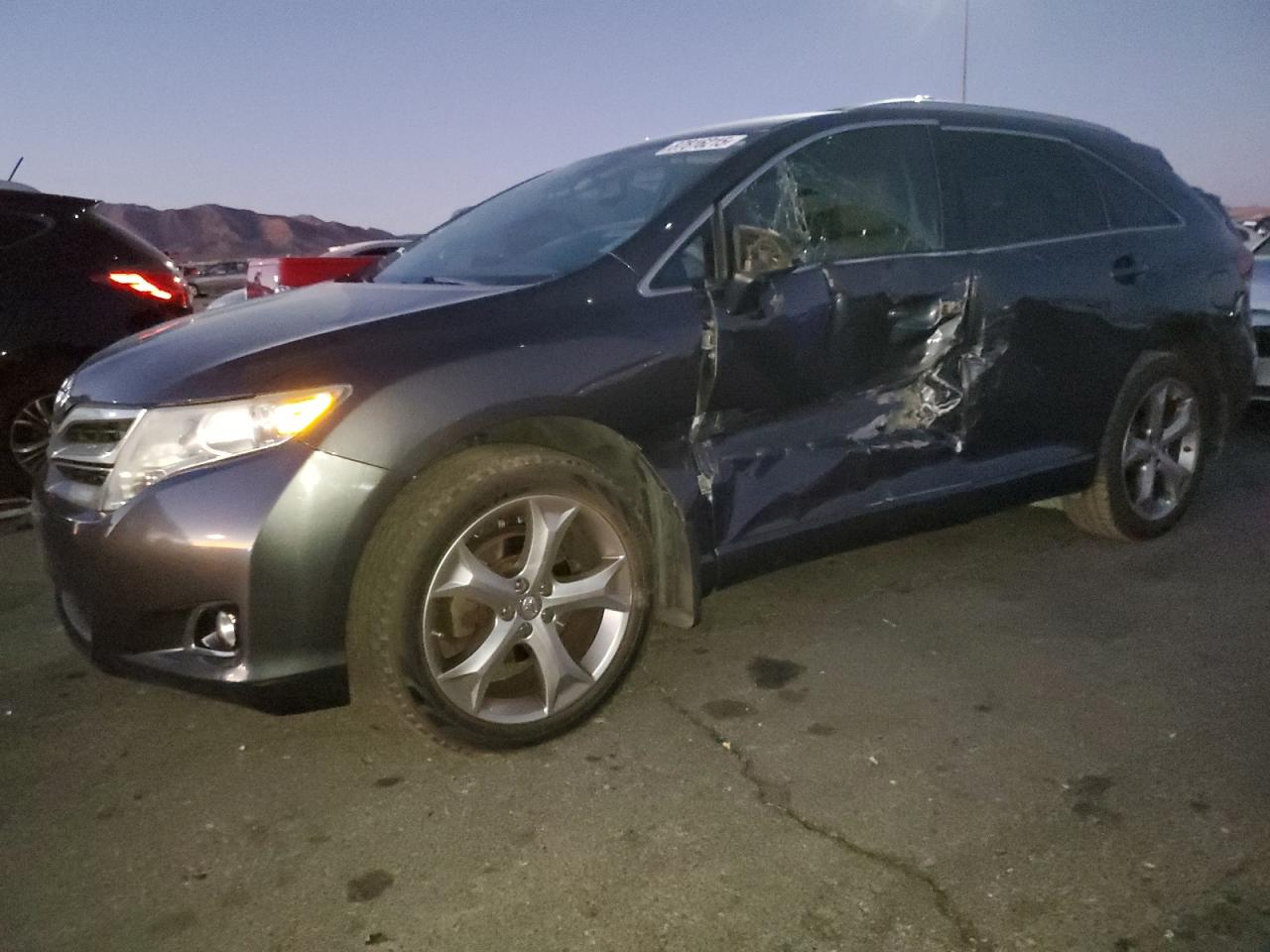 TOYOTA VENZA LE 2013