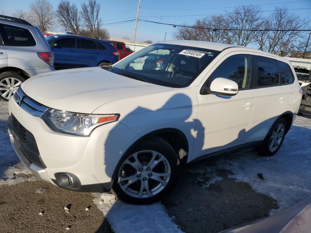 MITSUBISHI OUTLANDER 2015