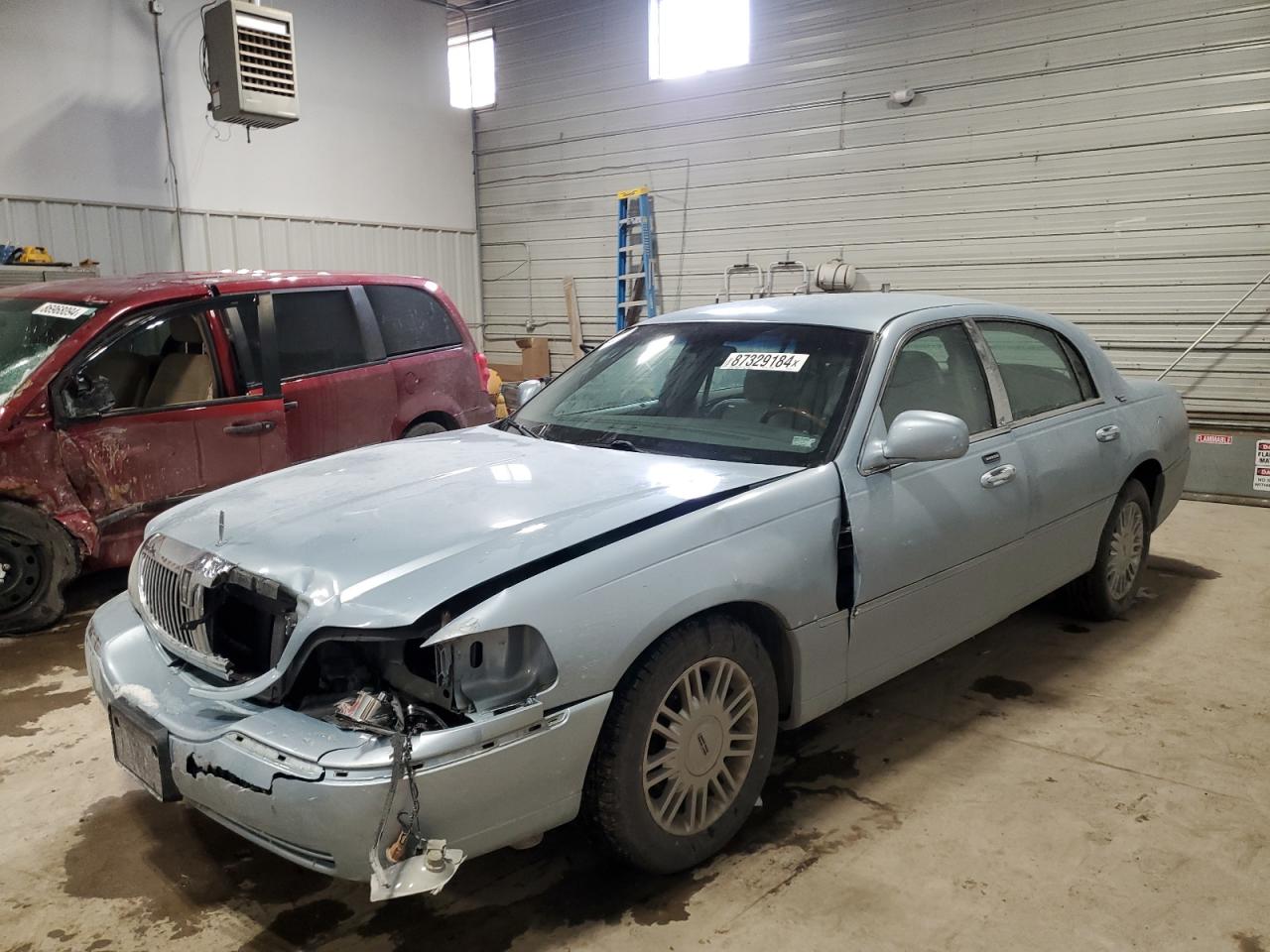 LINCOLN TOWN CAR S 2009
