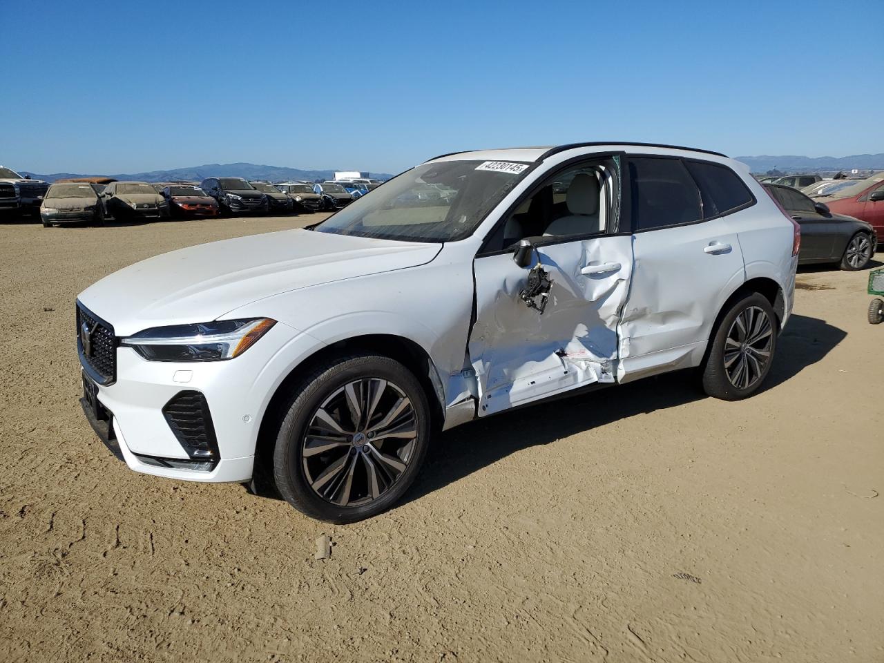 VOLVO XC60 PLUS 2023