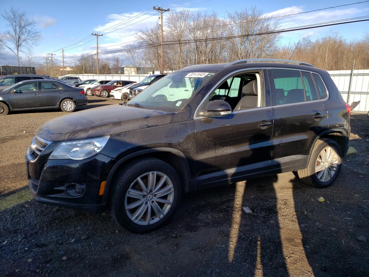 VOLKSWAGEN TIGUAN S 2011