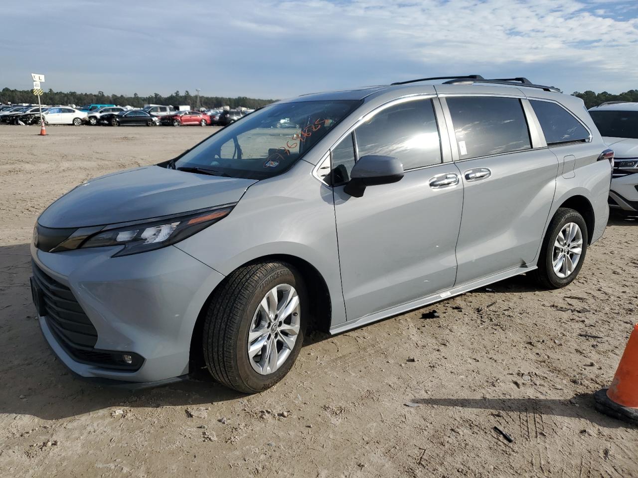 TOYOTA SIENNA XSE 2023