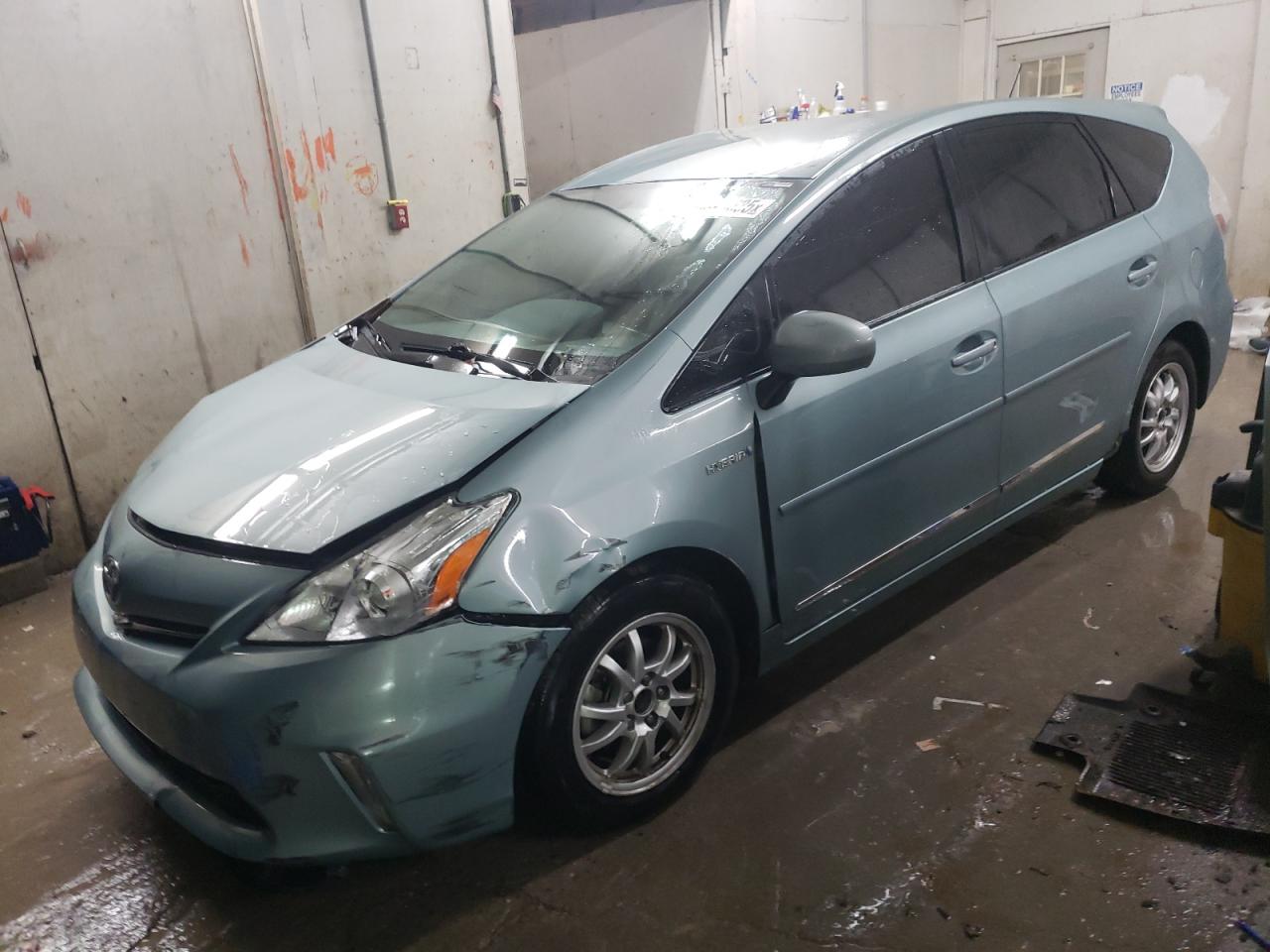 TOYOTA PRIUS V 2014