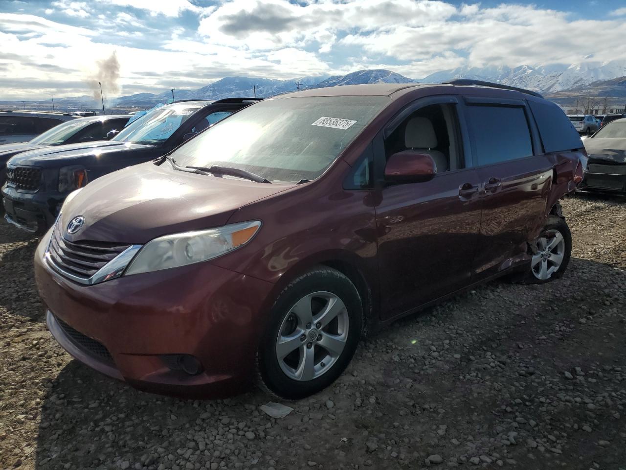 TOYOTA SIENNA LE 2016