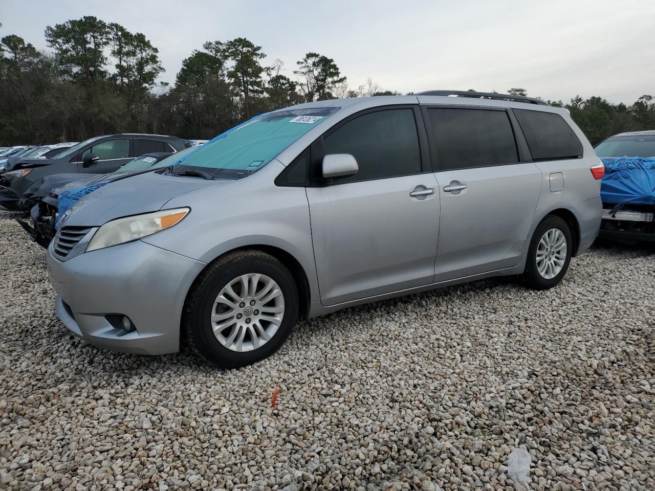 TOYOTA SIENNA XLE 2015