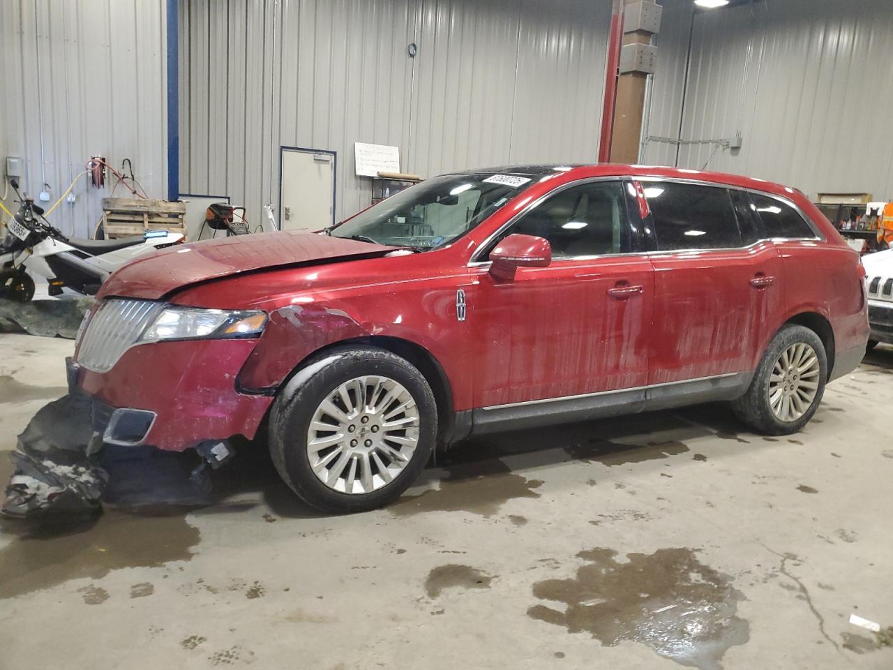 LINCOLN MKT 2011
