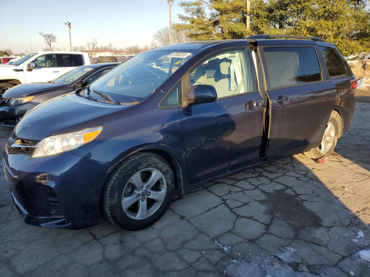 TOYOTA SIENNA LE 2020