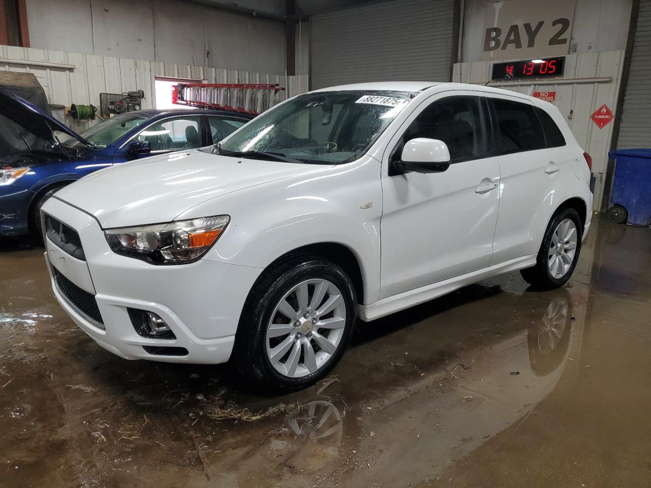 MITSUBISHI OUTLANDER 2011