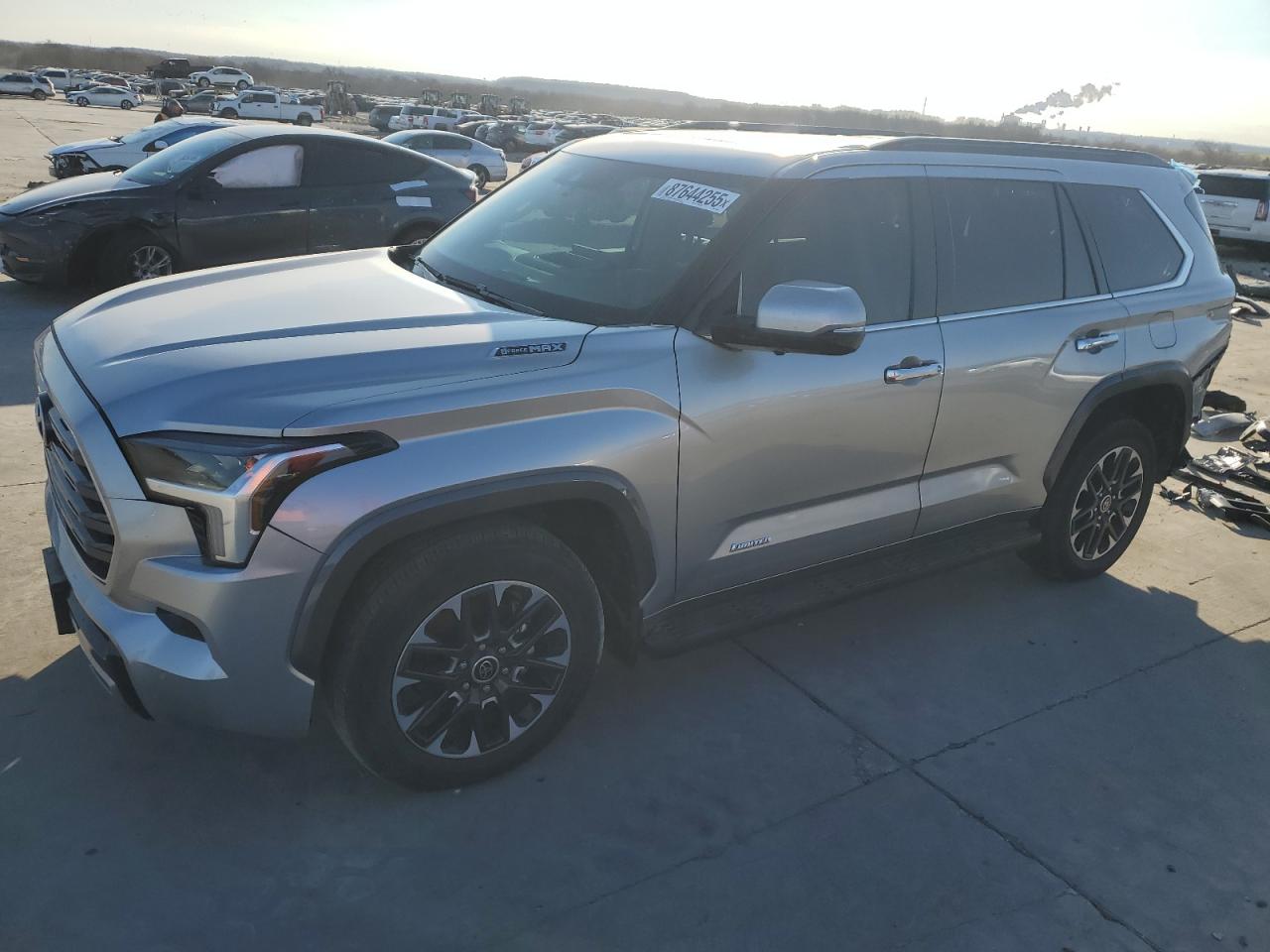 TOYOTA SEQUOIA SR 2023