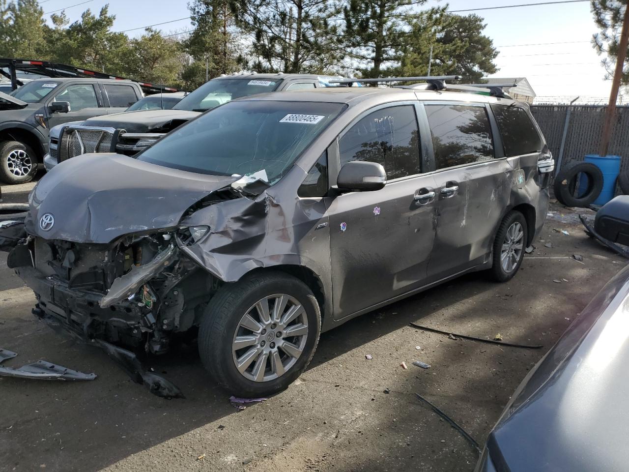 TOYOTA SIENNA XLE 2017