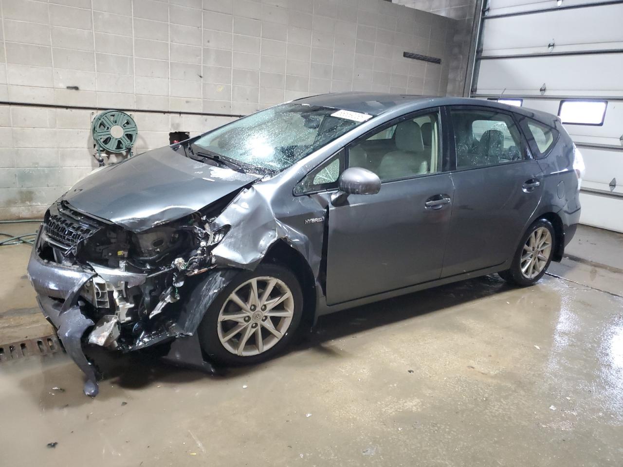 TOYOTA PRIUS V 2014