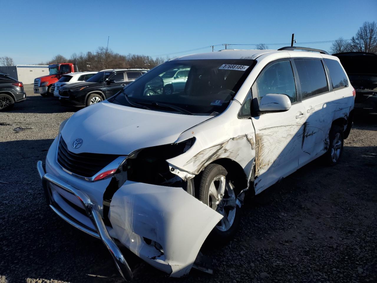 TOYOTA SIENNA LE 2011