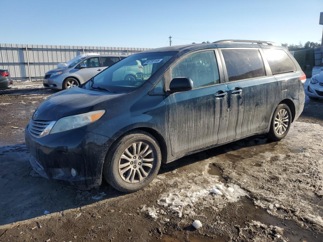 TOYOTA SIENNA 2011