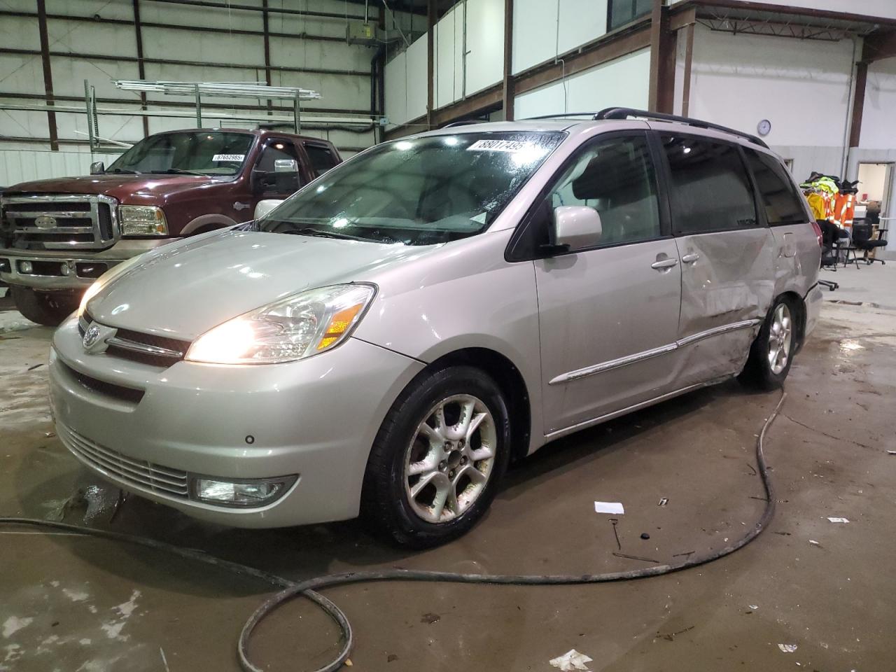 TOYOTA SIENNA XLE 2004