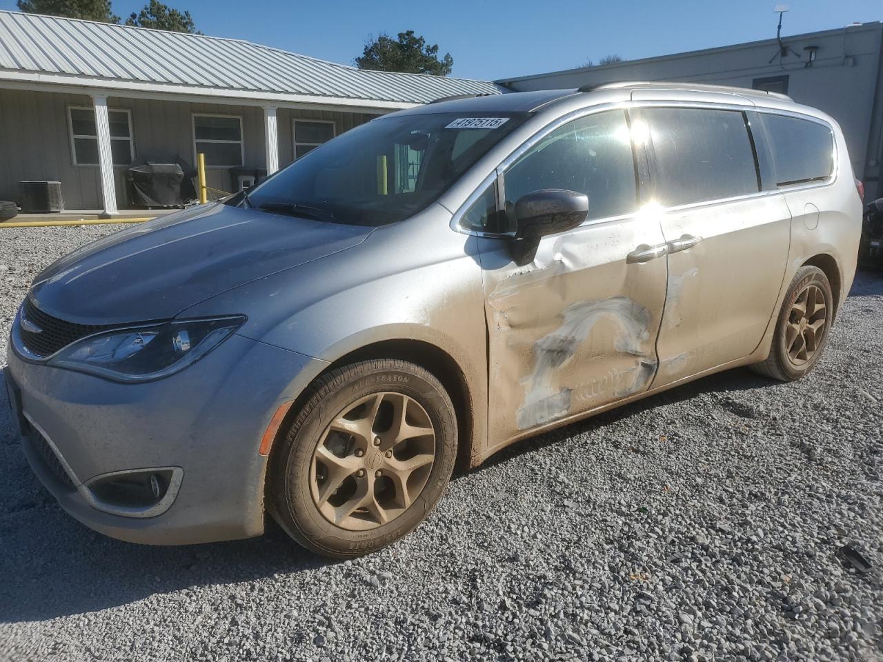 CHRYSLER PACIFICA 2017