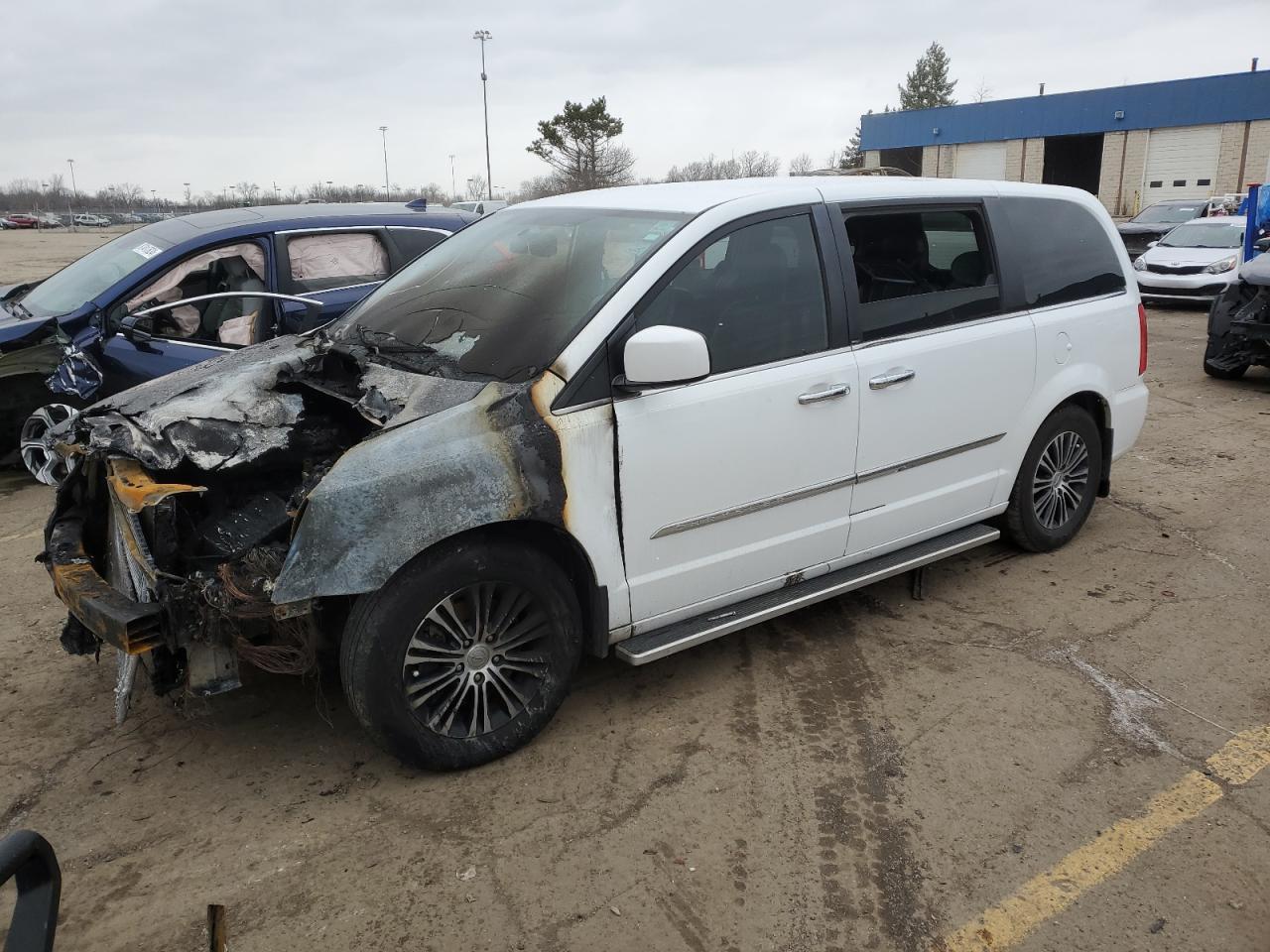 CHRYSLER TOWN & COUNTRY 2014