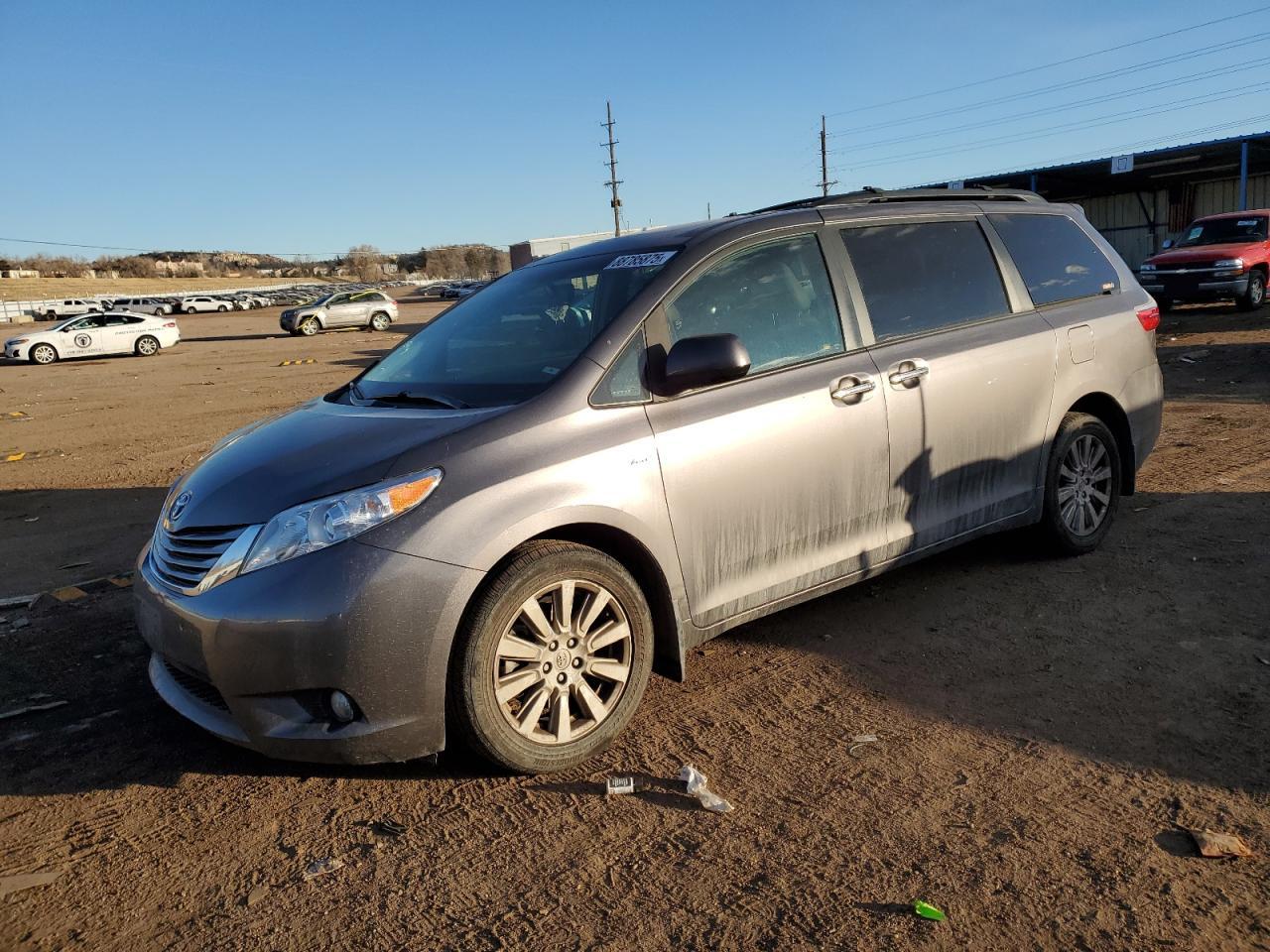 TOYOTA SIENNA XLE 2017