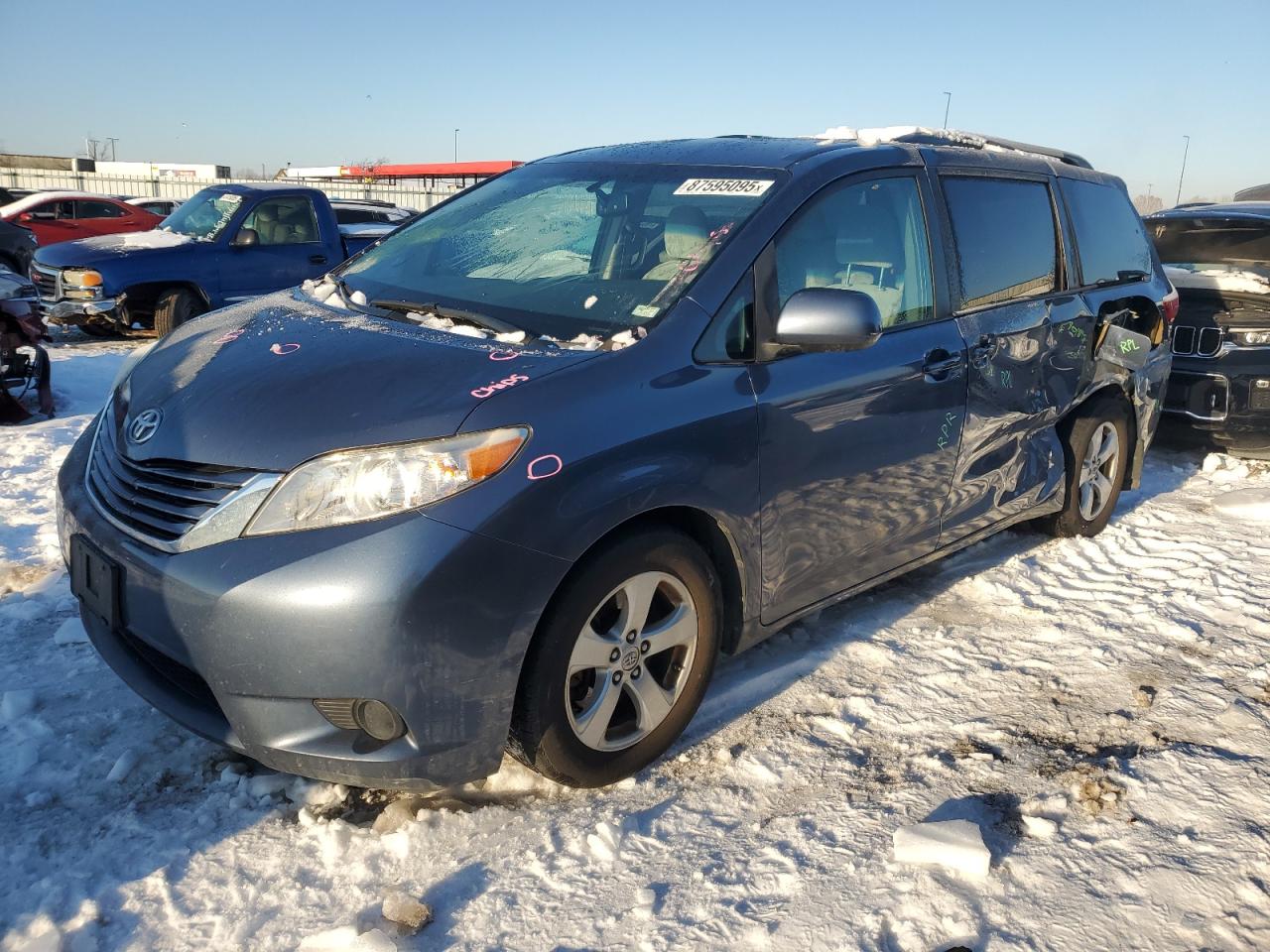 TOYOTA SIENNA LE 2017