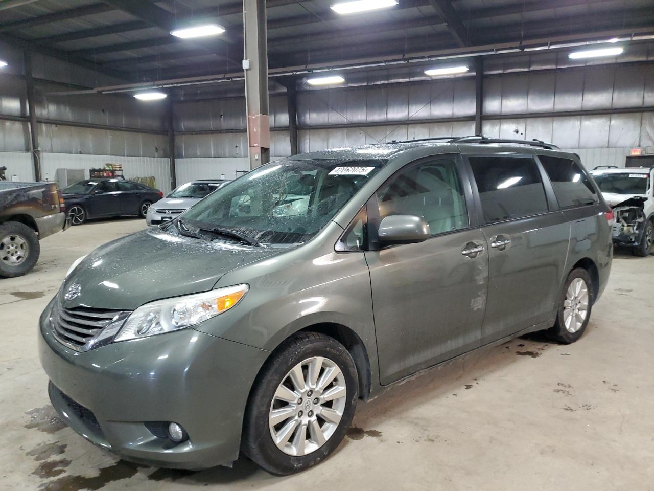 TOYOTA SIENNA XLE 2011