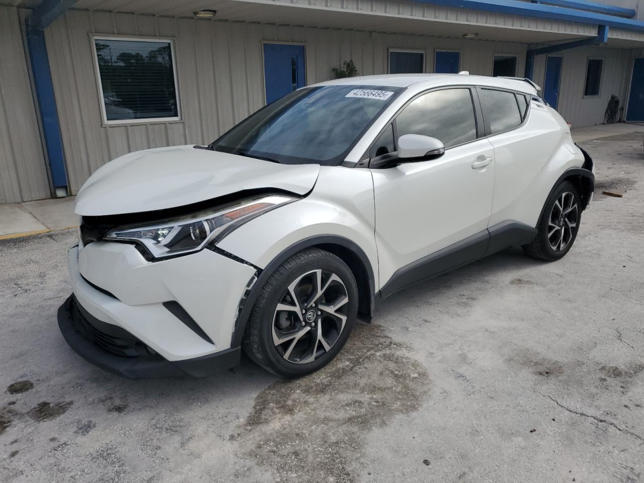 TOYOTA C-HR XLE 2019