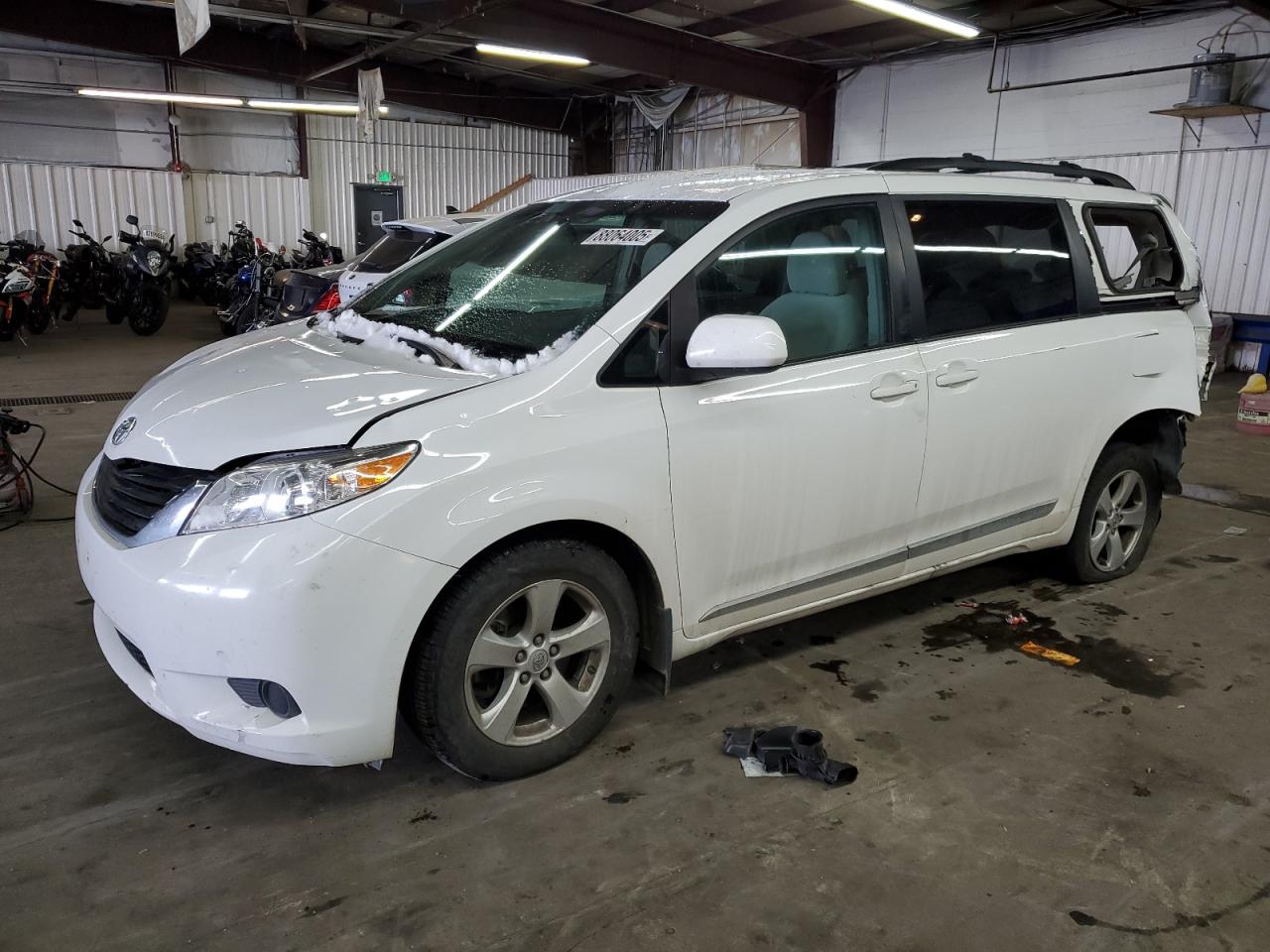 TOYOTA SIENNA LE 2014
