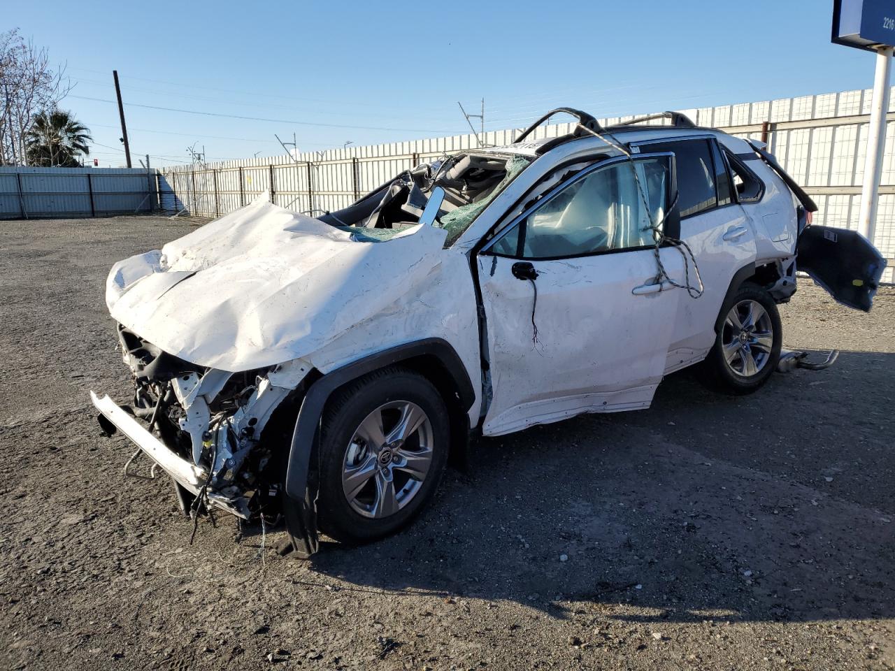 TOYOTA RAV4 XLE 2025