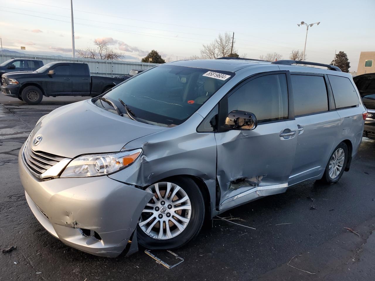 TOYOTA SIENNA XLE 2015