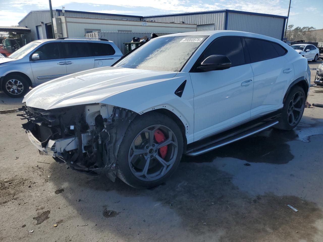 LAMBORGHINI URUS 2019
