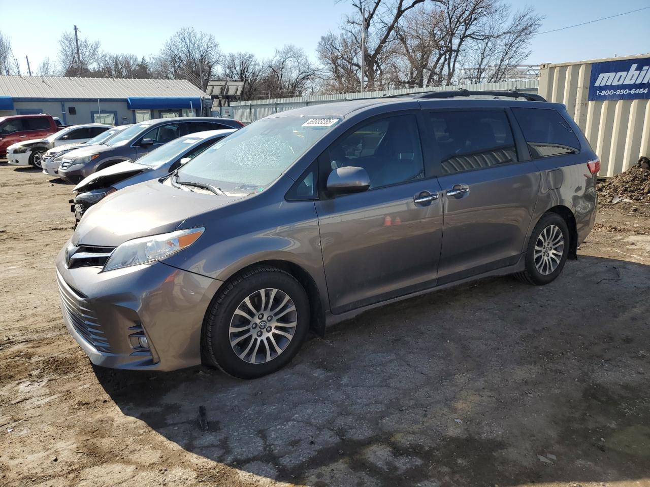 TOYOTA SIENNA XLE 2018