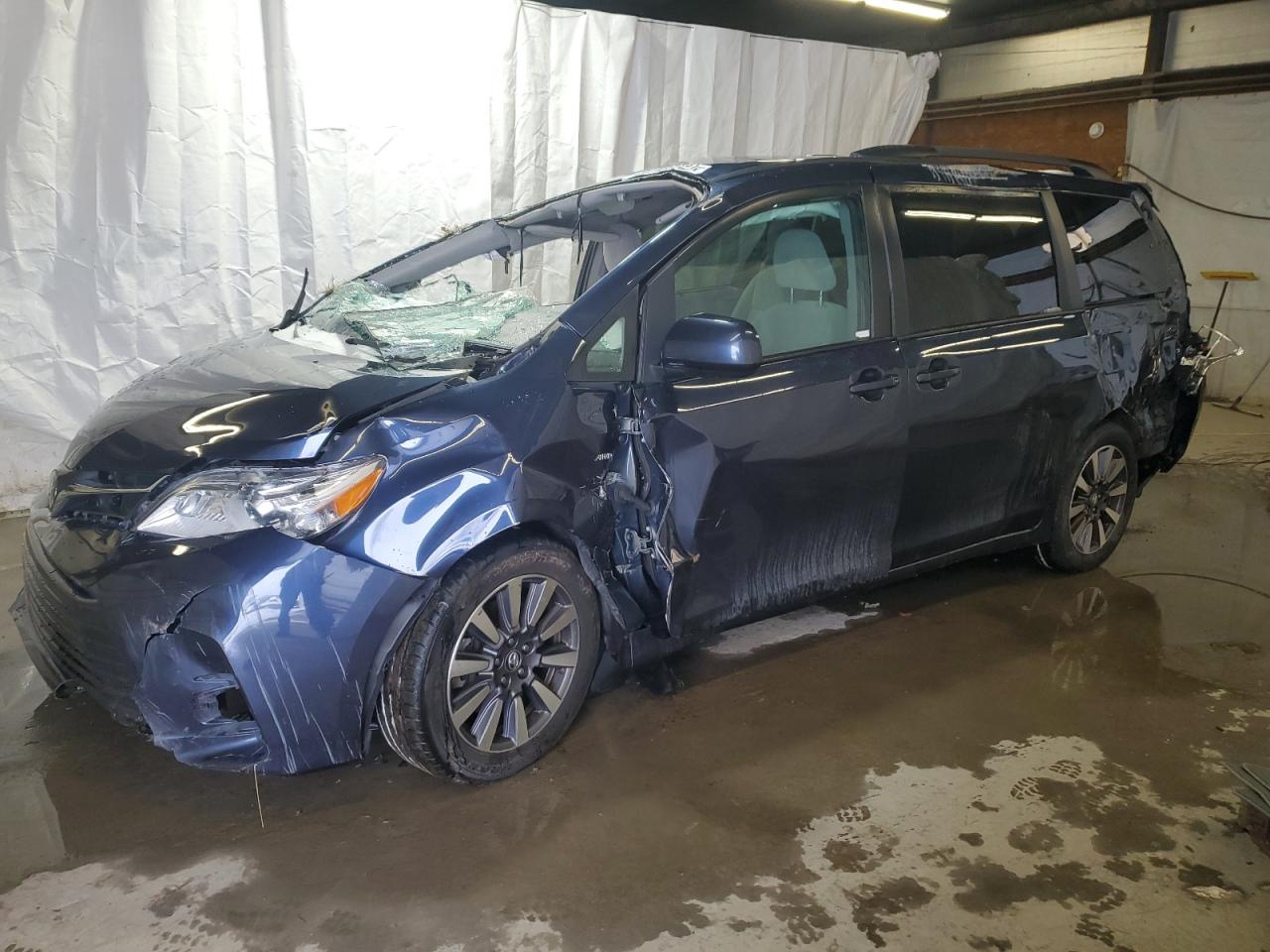 TOYOTA SIENNA LE 2020