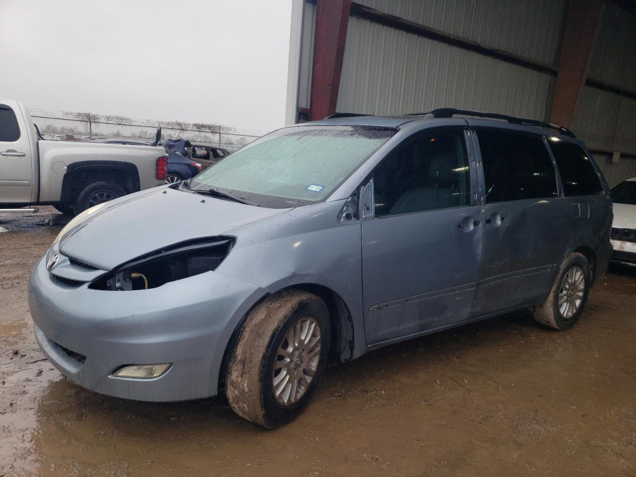 TOYOTA SIENNA XLE 2010