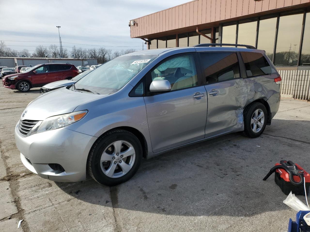 TOYOTA SIENNA LE 2012