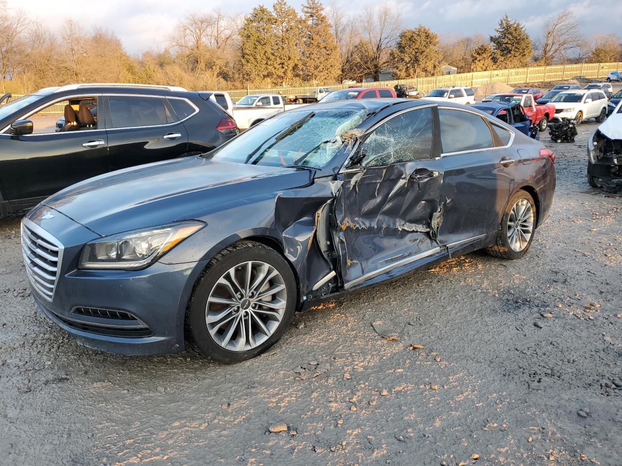 HYUNDAI GENESIS 3. 2015