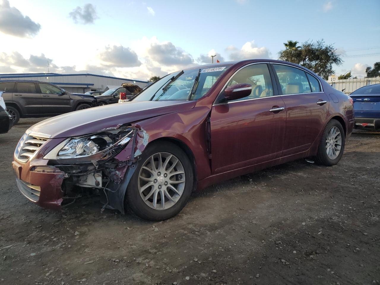 HYUNDAI GENESIS 3. 2011