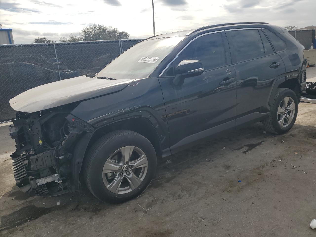 TOYOTA RAV4 XLE 2024