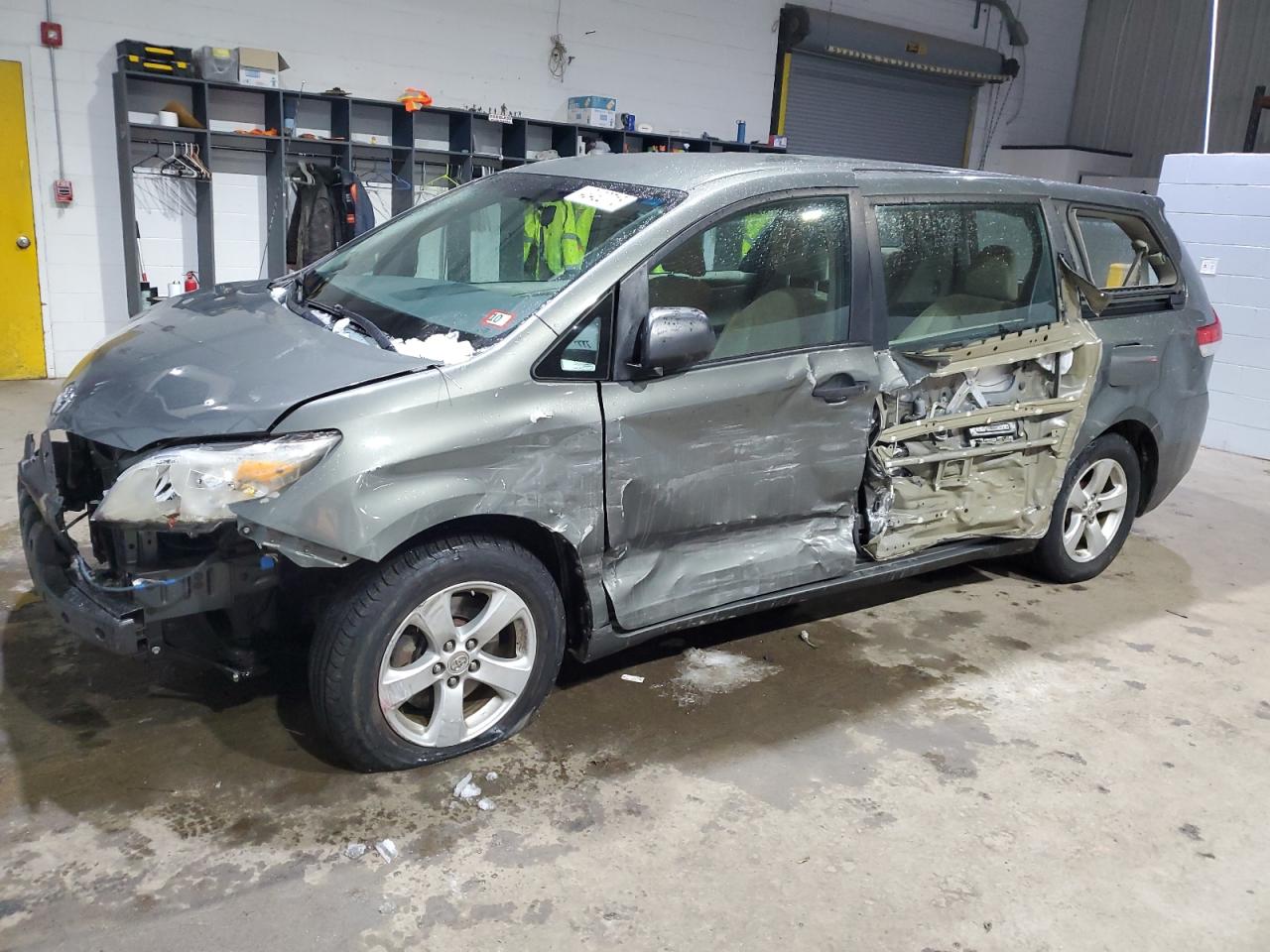 TOYOTA SIENNA BAS 2012