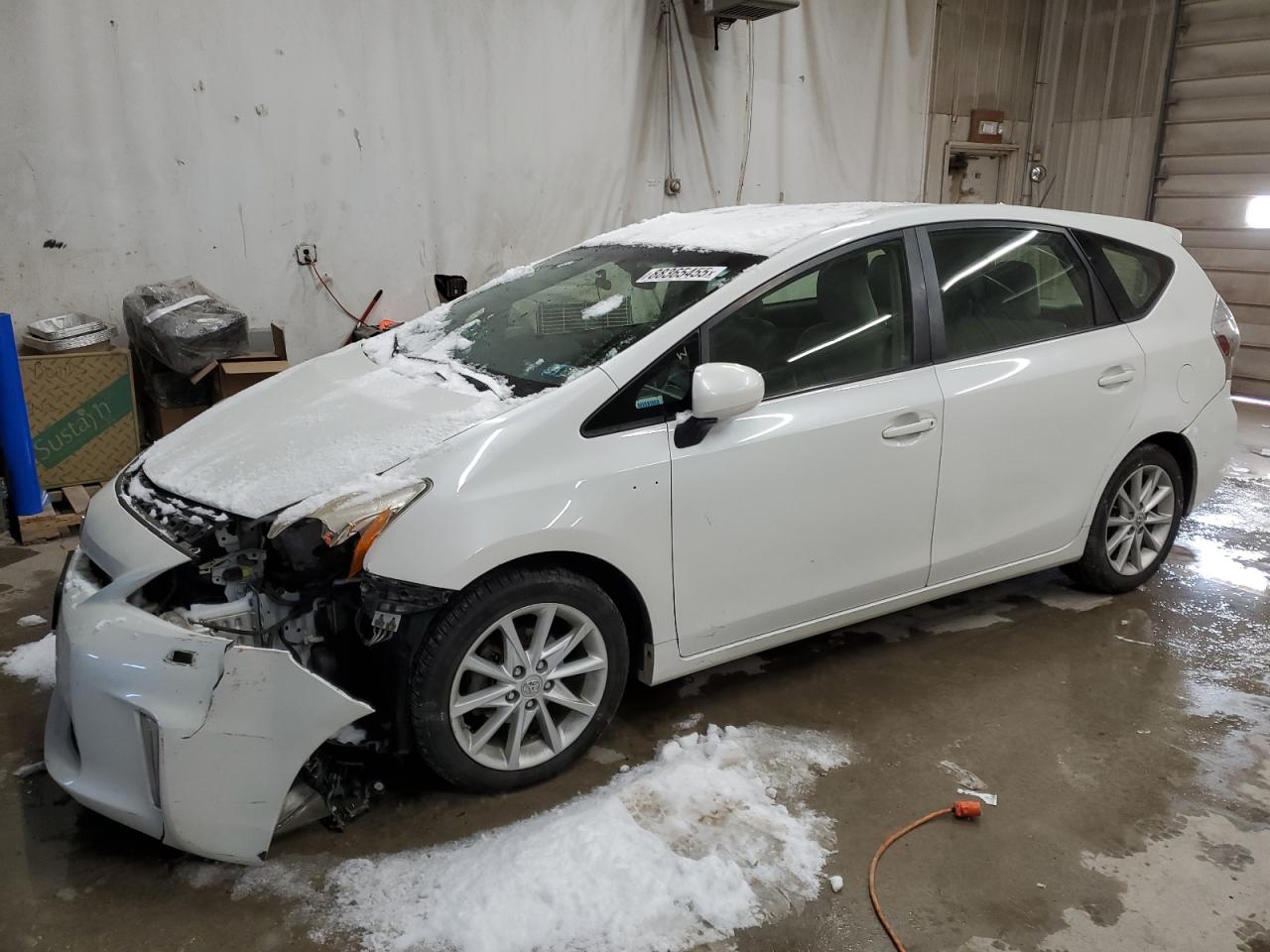 TOYOTA PRIUS V 2013