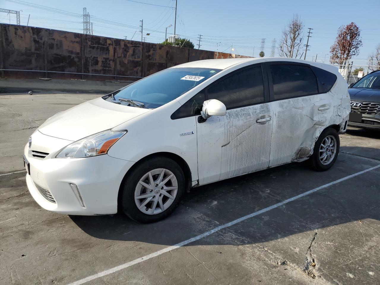 TOYOTA PRIUS V 2012
