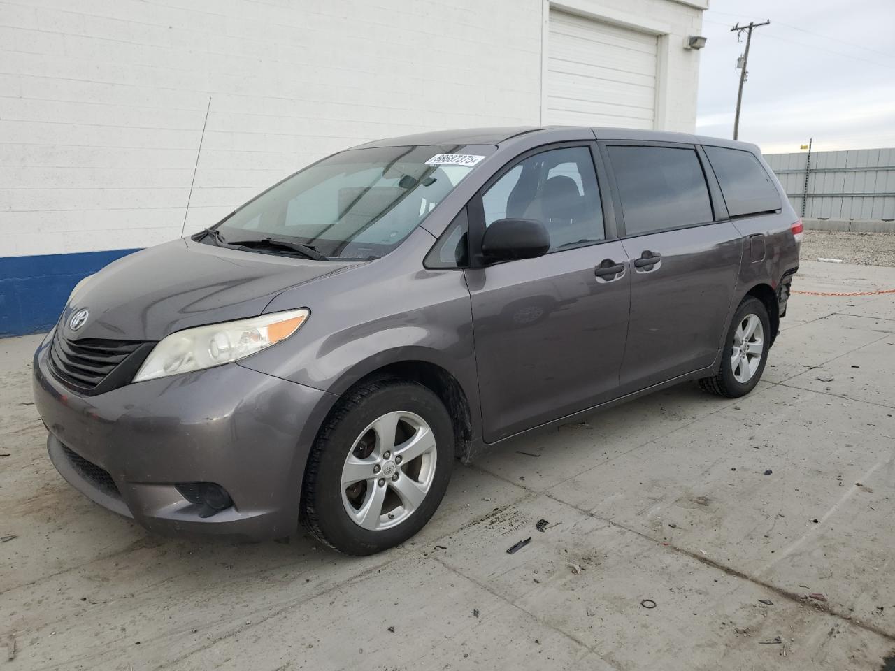 TOYOTA SIENNA BAS 2011